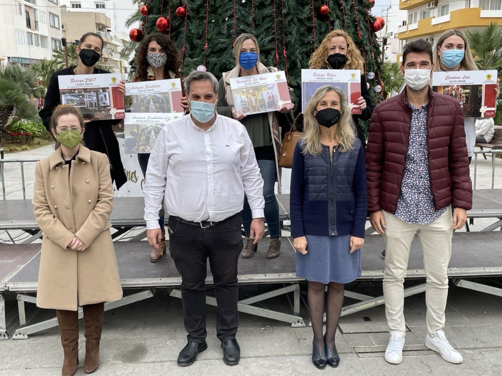 Bodega Ribas y Project Social, ganadores del concurso de escaparatismo y decoración navideña de Santa Eulària