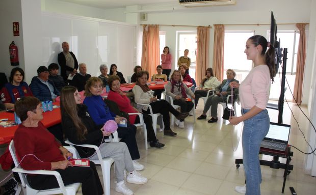 Torna una nova edició del taller intergeneracional “Connectant generacions”