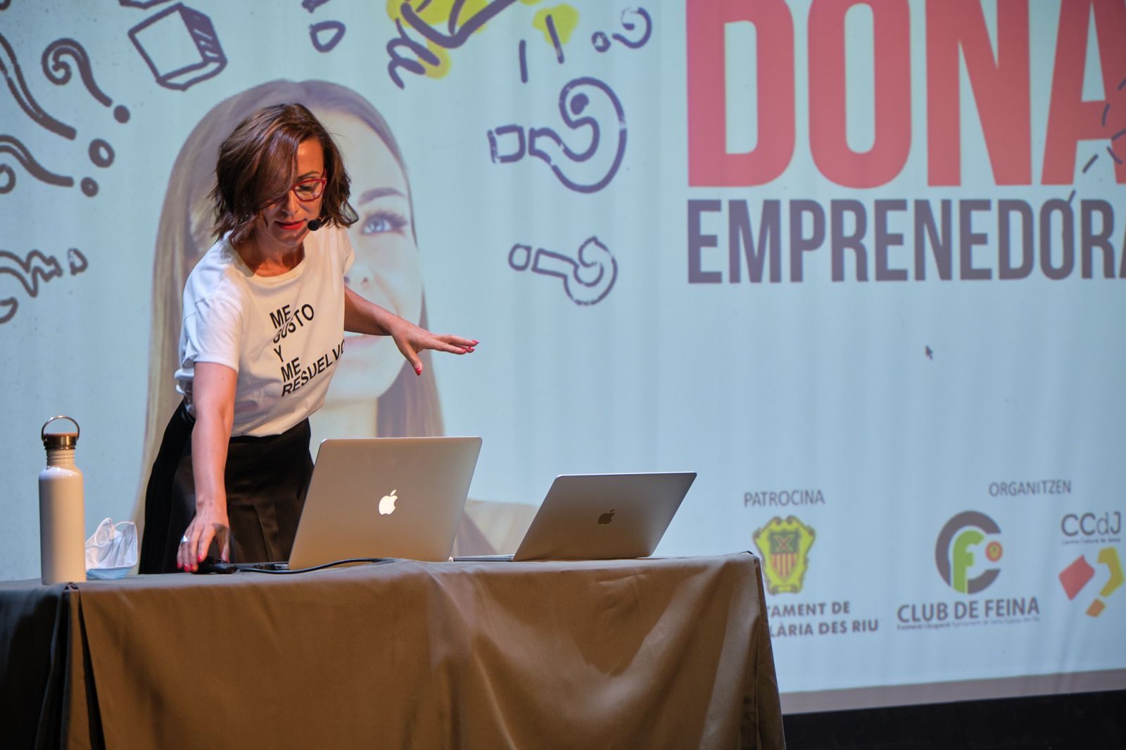 Más de medio centenar de personas siguen la charla de Sol Aguirre sobre empoderamiento a mujeres emprendedoras
