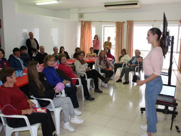 Torna una nova edició del taller intergeneracional “Connectant generacions”