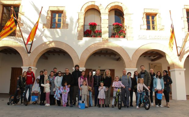 L'Ajuntament lliura bicicletes, kits de seguretat viària i vals per a material escolar als guanyadors del concurs de dibuix infantil de la Setmana Europea de la Mobilitat