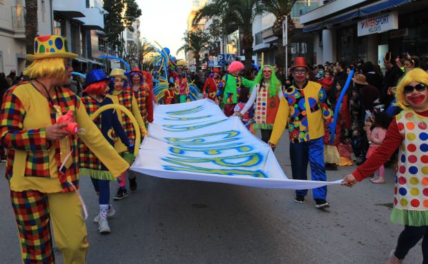 Una rúa de Carnaval de récord este martes con cerca de 20 inscritos y 1.100 participantes