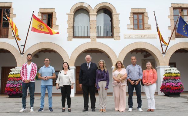 Homenaje a las personas jubiladas en el Ayuntamiento de Santa Eulària des Riu en 2022