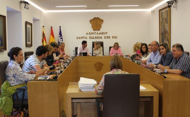 El Pleno aprueba por unanimidad destinar 390.000 euros para apoyar las estancias del Imserso que promueven más de 200 empleos en el municipio