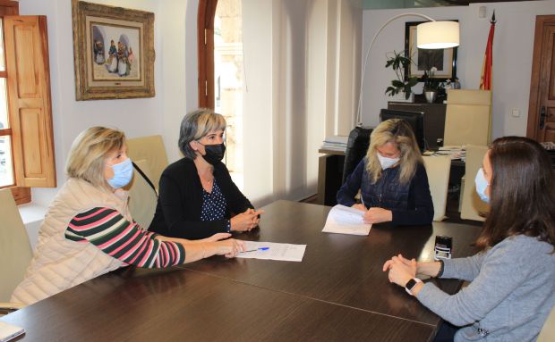 El Ajuntament de Santa Eulària des Riu renueva el convenio de colaboración con la Agrupación Siesta