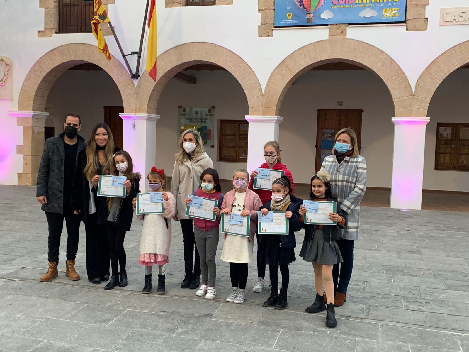 Siete niñas se llevan los premios del cuarto concurso infantil de dibujo de movilidad sostenible, saludable y seguridad vial de Santa Eulària des Riu   