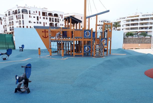 Los Piratas municipal children’s playground