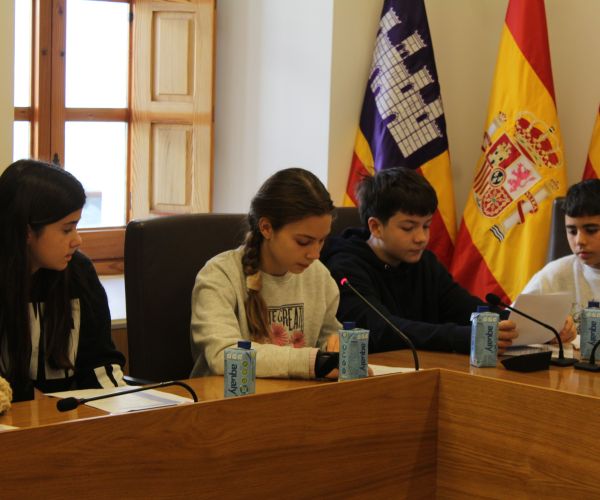 El medioambiente y el bienestar de las personas centran el plenario infantil y juvenil de Santa Eulària