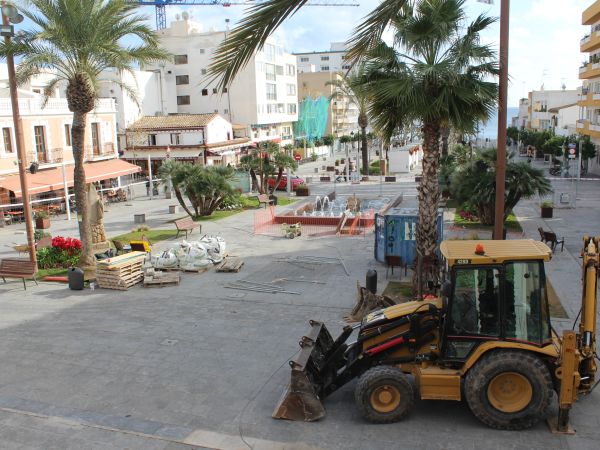 Inicio de las obras de accesibilidad y embellecimiento de la Plaza España de Santa Eulària