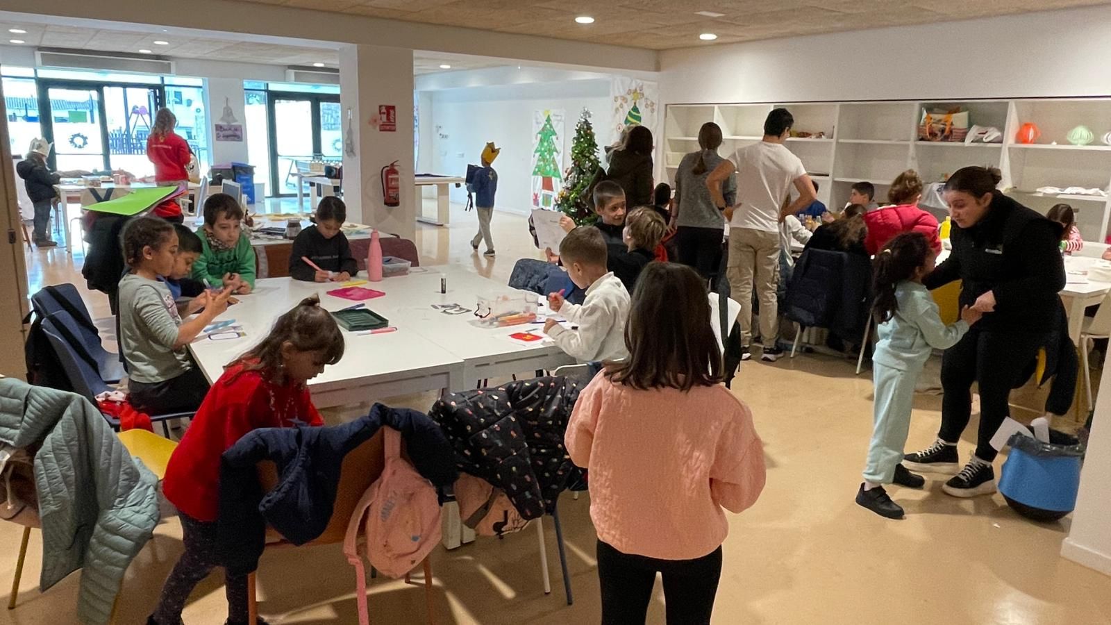 Un centenar de niños han participado en la Escuela de Navidad organizada por el Ayuntamiento de Santa Eulària des Riu