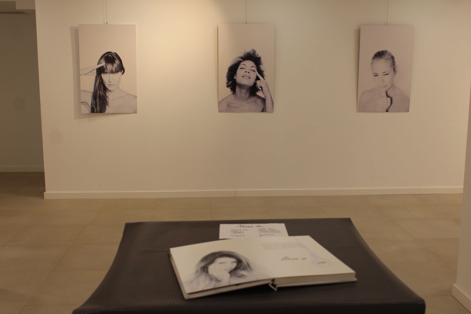 La mostra de fotografia ‘Ahora yo’ arriba a la Sala Sant Jaume 72 com primera activitat del Dia Internacional per a l'Eliminació de la Violència contra les Dones