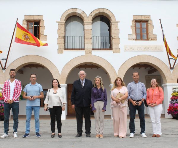 Homenaje a las personas jubiladas en el Ayuntamiento de Santa Eulària des Riu en 2022