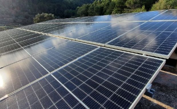 El Ayuntamiento instalará 120 paneles solares en el colegio de Jesús y en el pabellón municipal