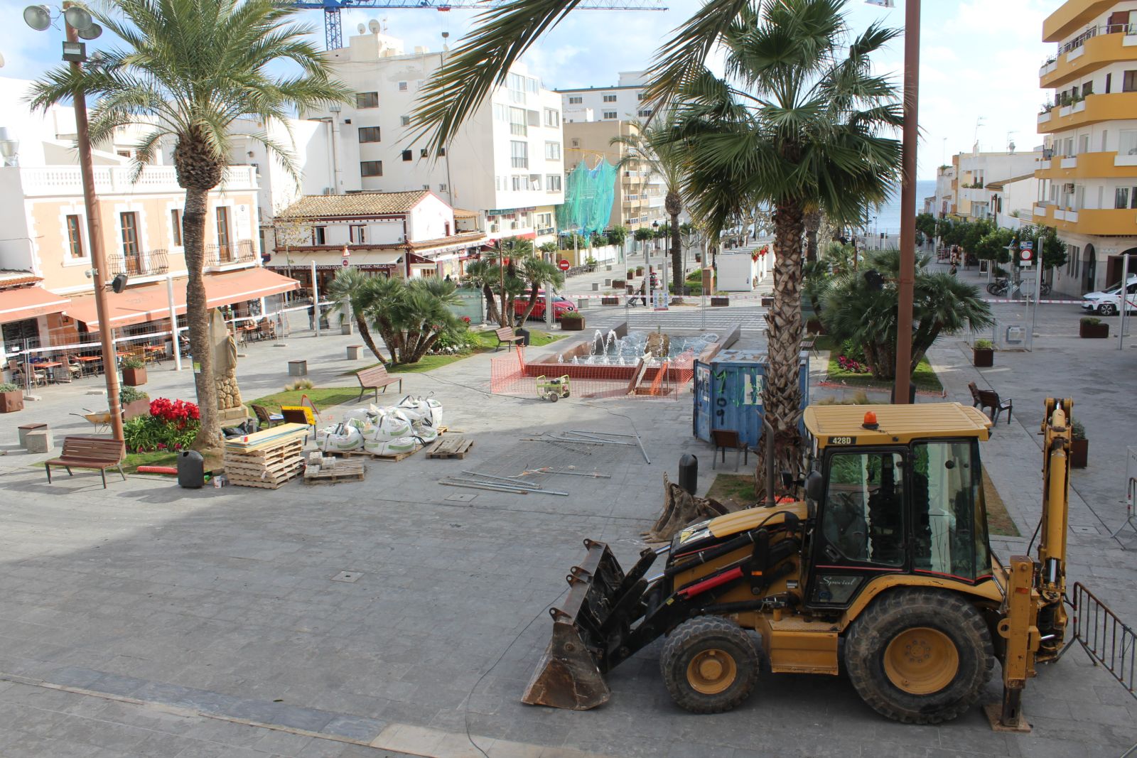 Inicio de las obras de accesibilidad y embellecimiento de la Plaza España de Santa Eulària