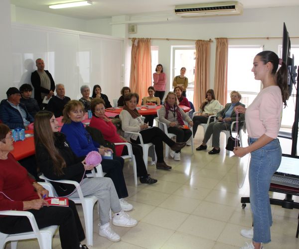 Vuelve una nueva edición del taller intergeneracional “Conectando generaciones”