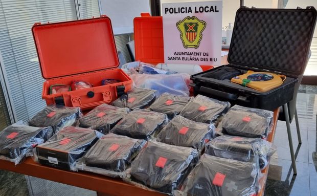 La Policía Local amplía su dotación básica de atención sanitaria con 20 botiquines para combatir hemorrágias