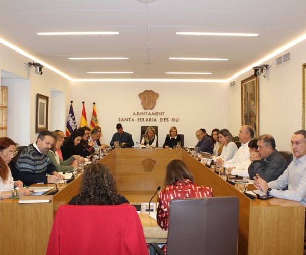 El Ple de Santa Eulària des Riu aprova una declaració institucional per a reconèixer la labor dels mariners i pescadors en el rescat Vapor Mallorca III